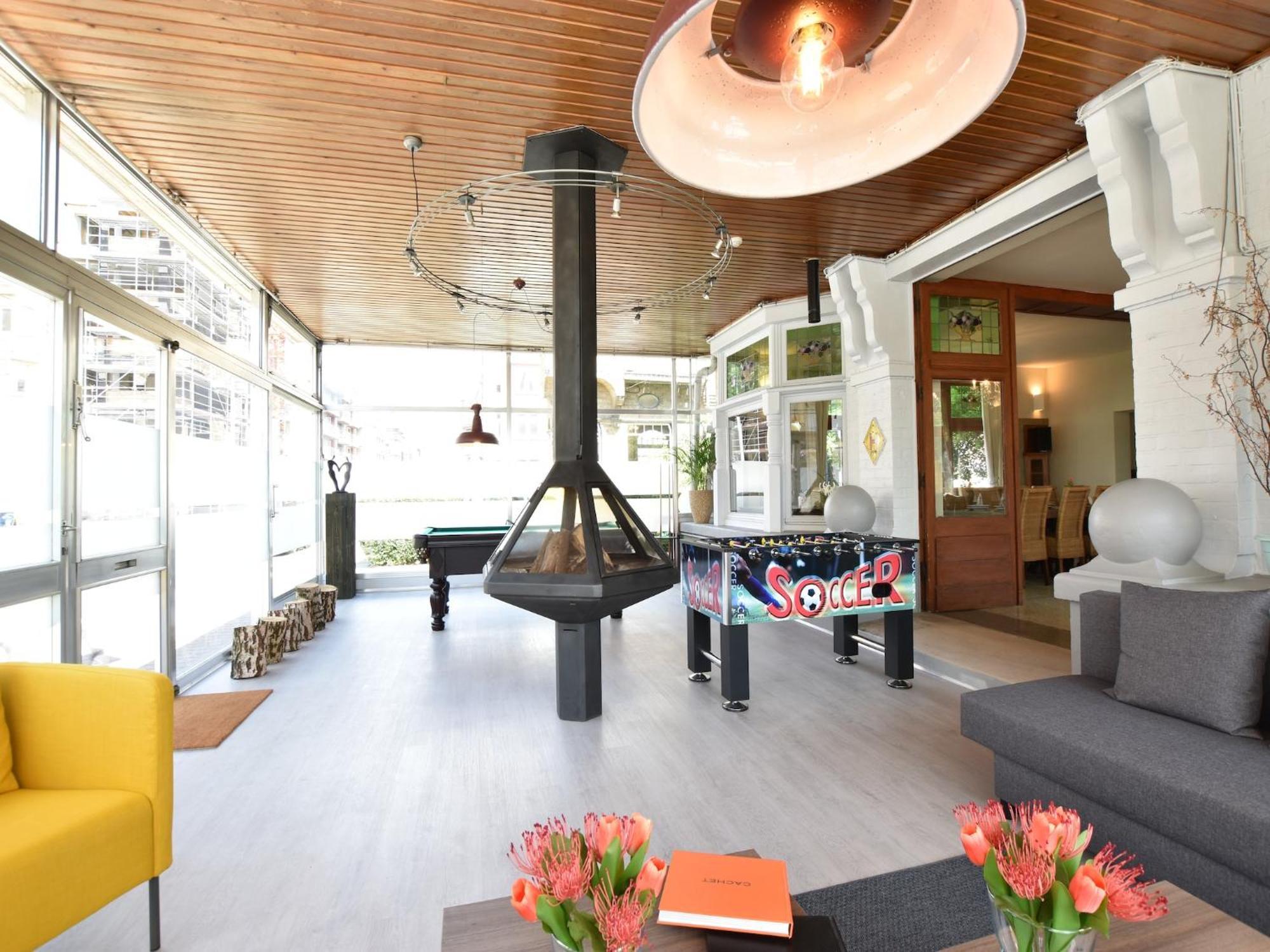 Former Hotel In The Centre And At 50 Metres From The Beach In Panne De Panne Exterior photo